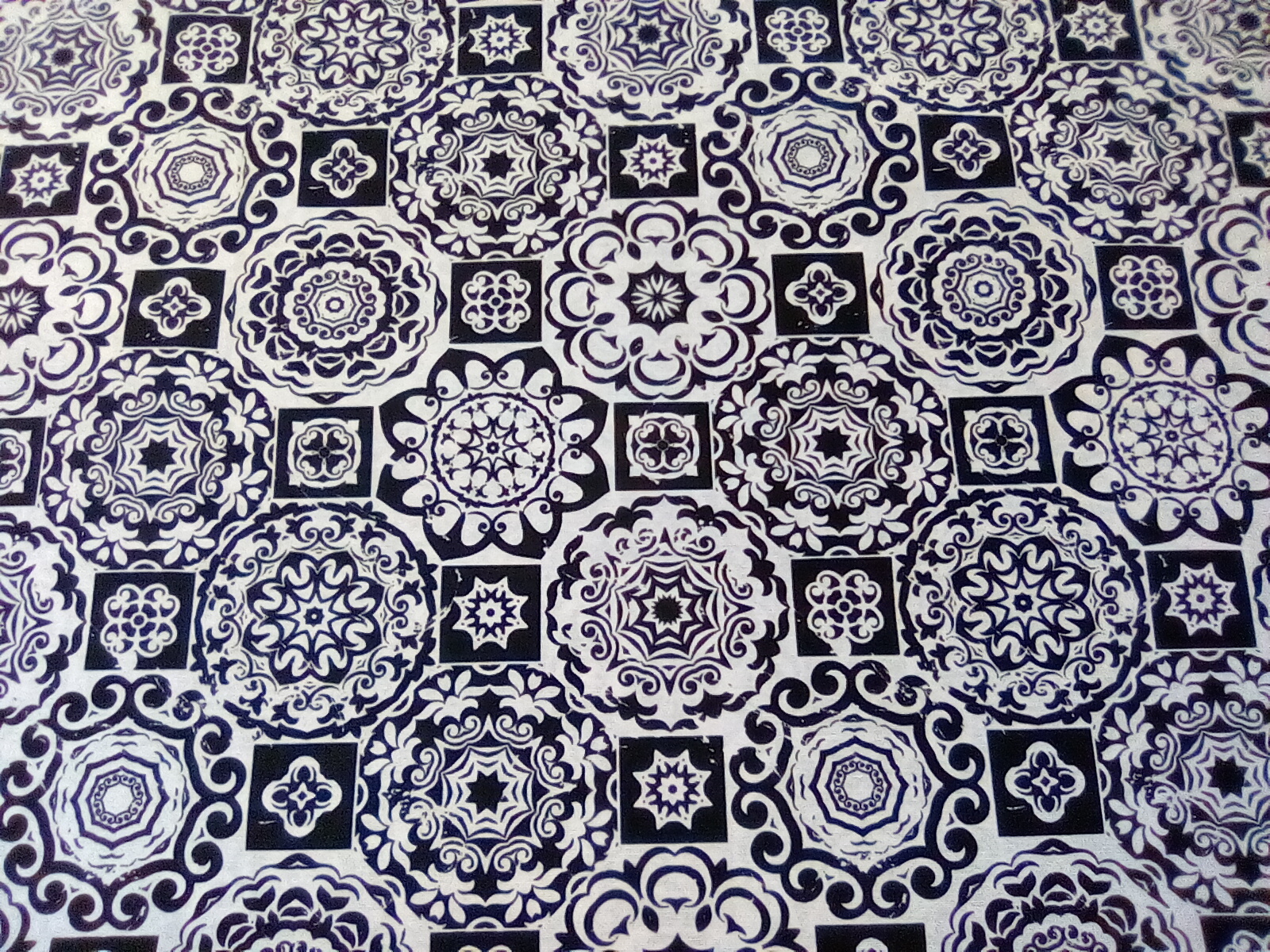 Dekoračka - mandala bielo čierna 