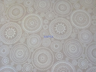 Dekoračka-mandala biela na béžovom 